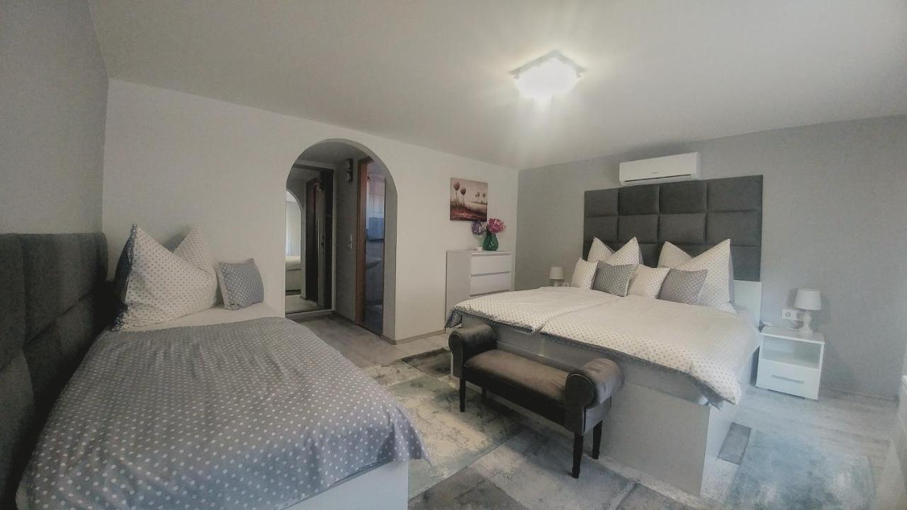 Anna Panzio Bed & Breakfast Herend Exterior photo